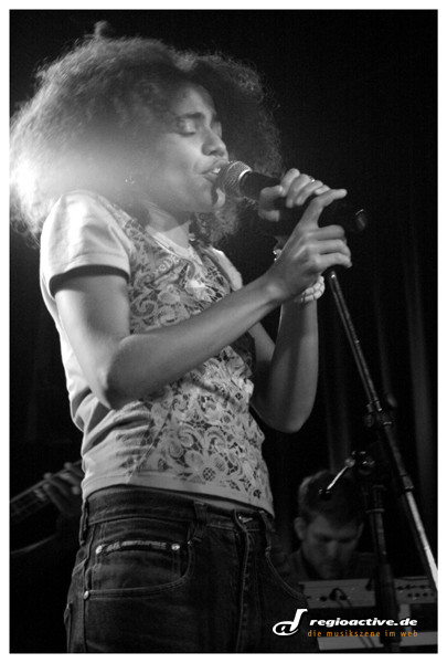 Nneka (live in Heidelberg, 2008)
Foto: Simone Cihlar