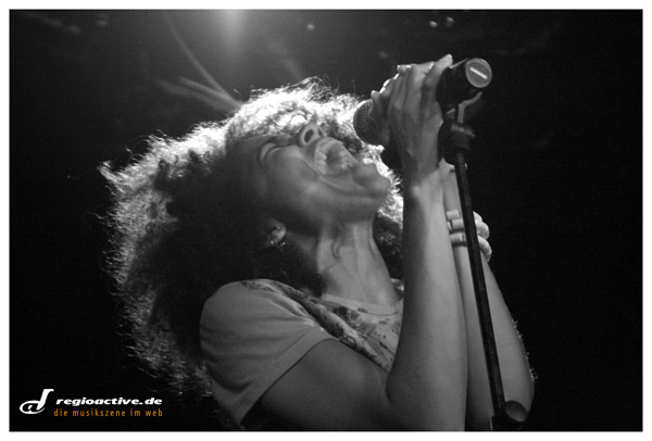Nneka (live in Heidelberg, 2008)
Foto: Simone Cihlar